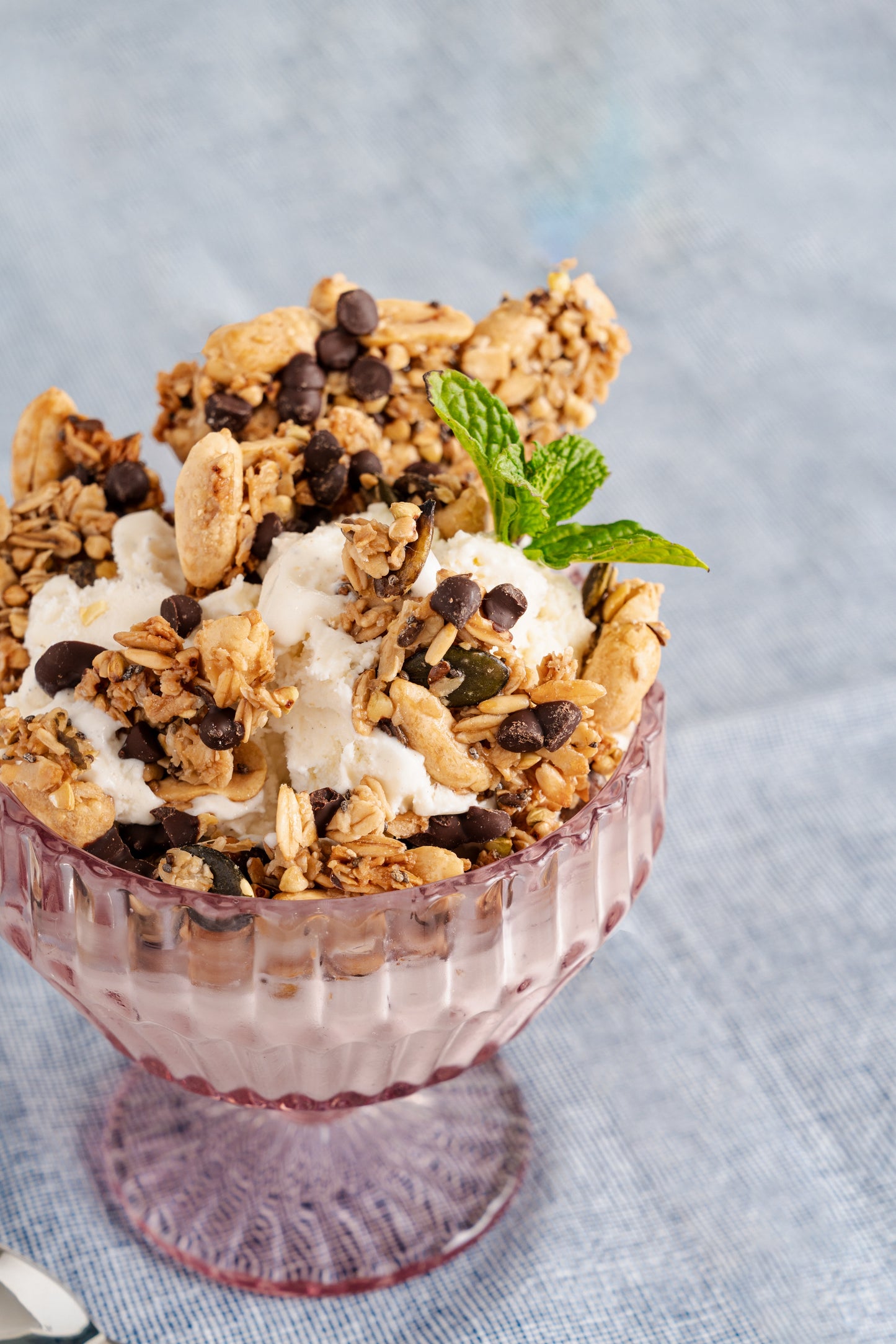 Peanut Dark Chocolate mini